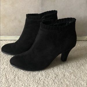 Aerosole faux suede black booties
